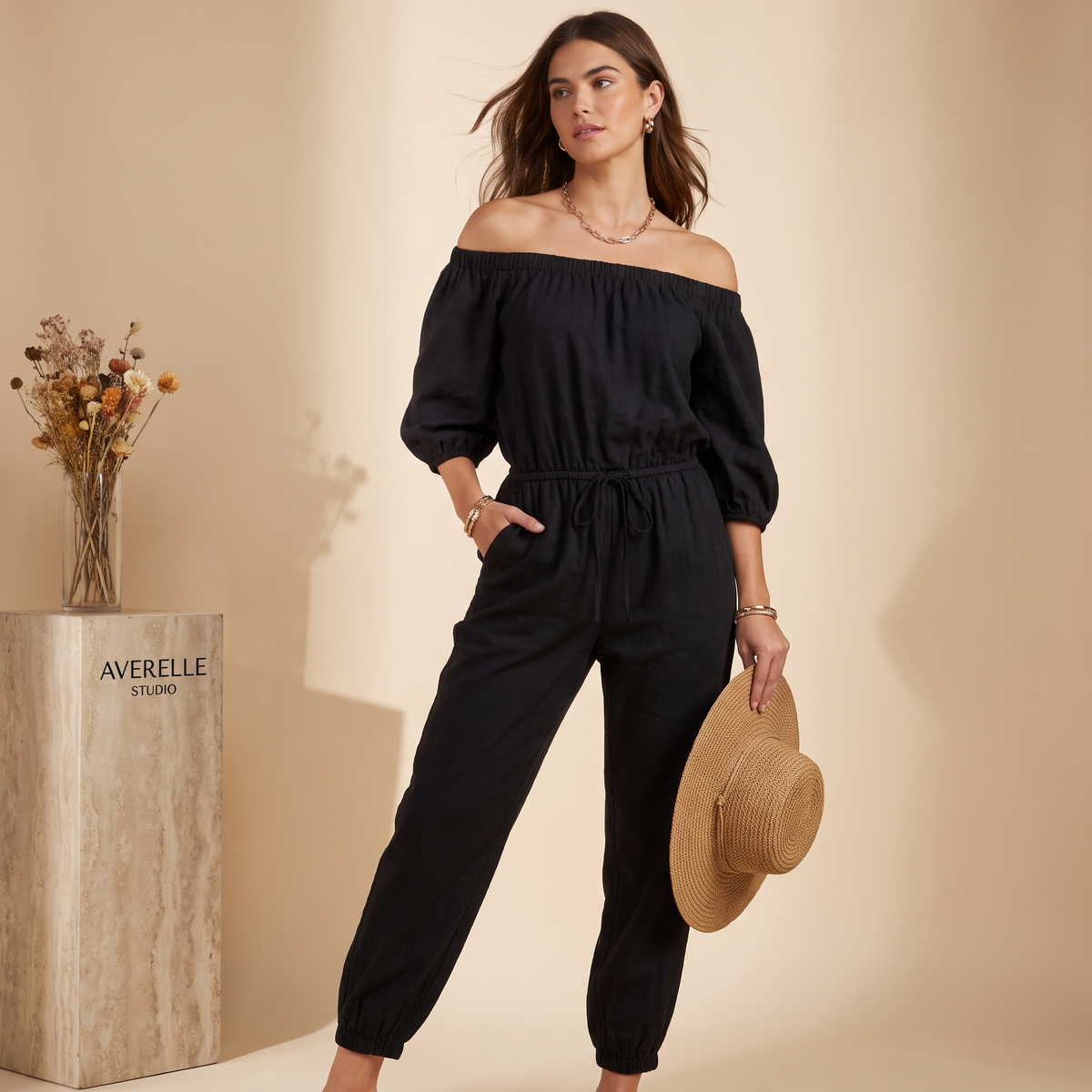 MARBELLA| MONO NEGRO CON HOMBROS AL AIRE Y CORDÓN AJUSTABLE