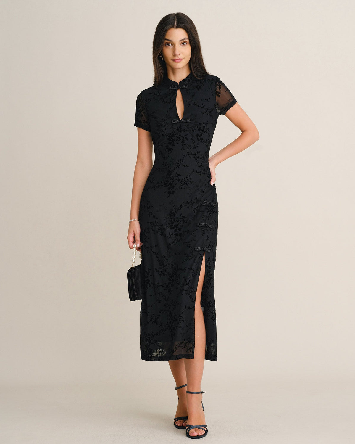 JOANA| VESTIDO NEGRO DE MALLA CON ABERTURA Y ESTAMPADO FLORAL