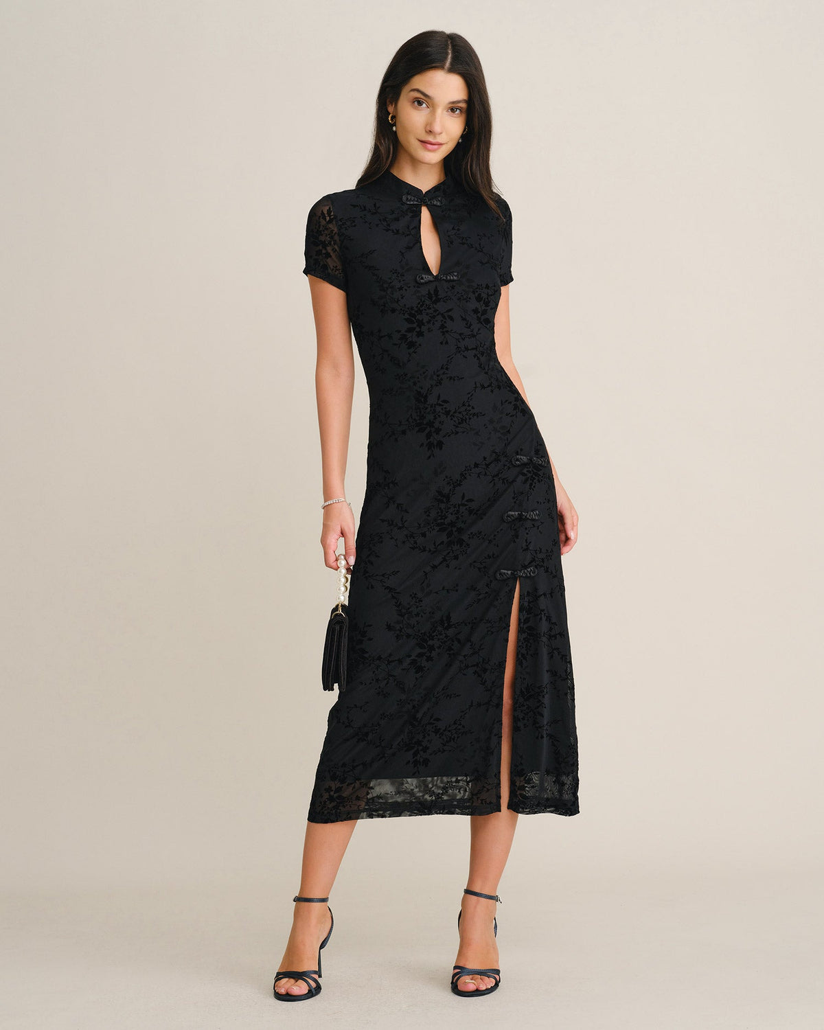 JOANA| VESTIDO NEGRO DE MALLA CON ABERTURA Y ESTAMPADO FLORAL