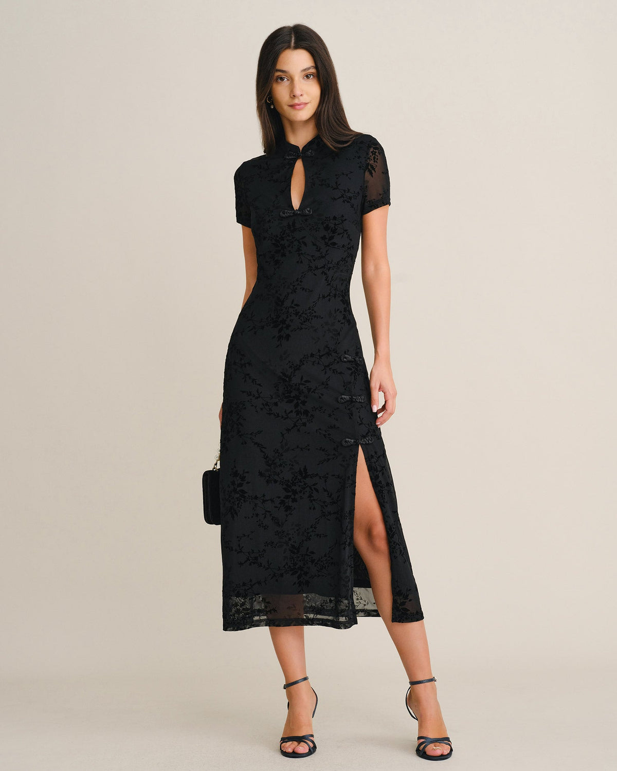 JOANA| VESTIDO NEGRO DE MALLA CON ABERTURA Y ESTAMPADO FLORAL