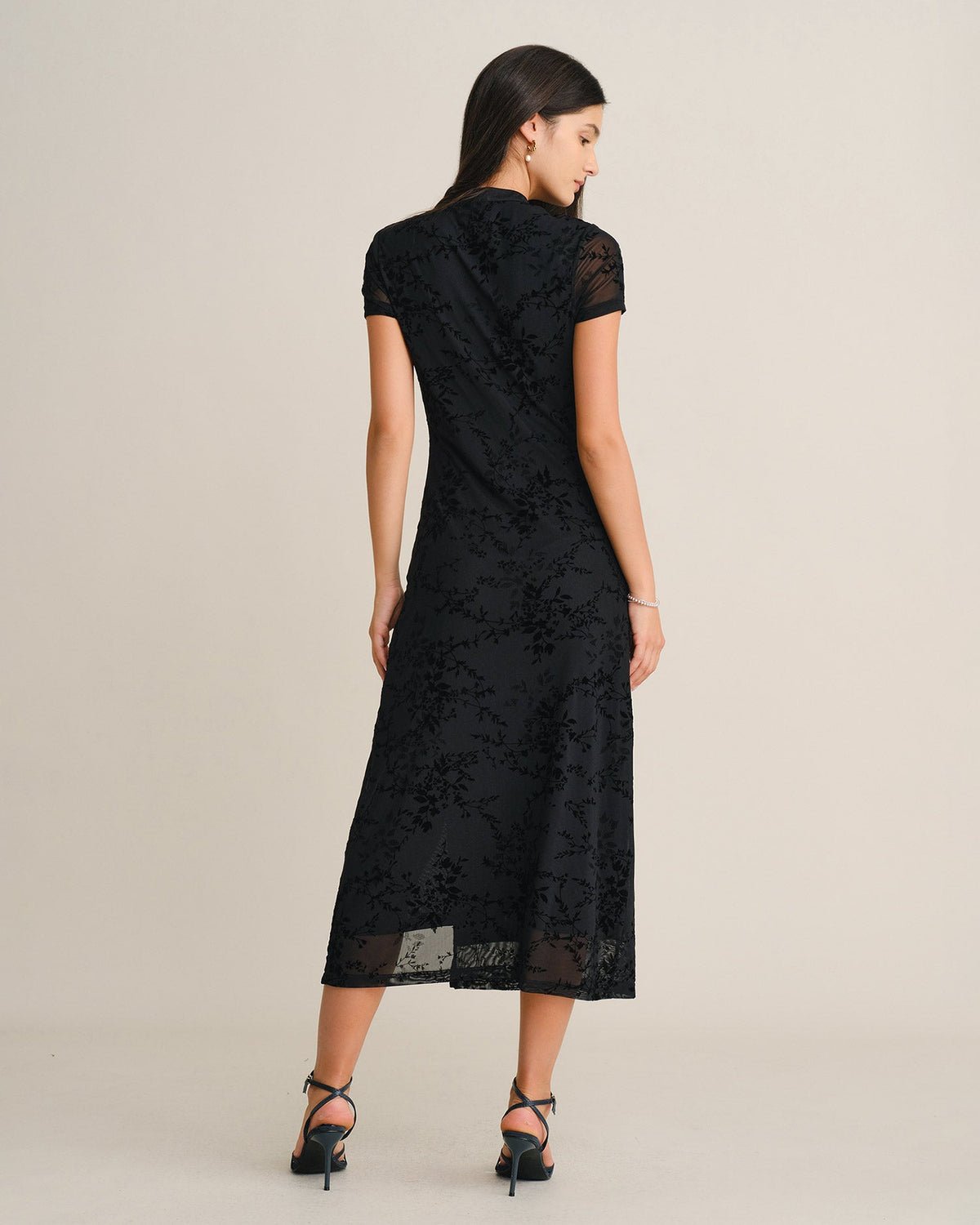 JOANA| VESTIDO NEGRO DE MALLA CON ABERTURA Y ESTAMPADO FLORAL
